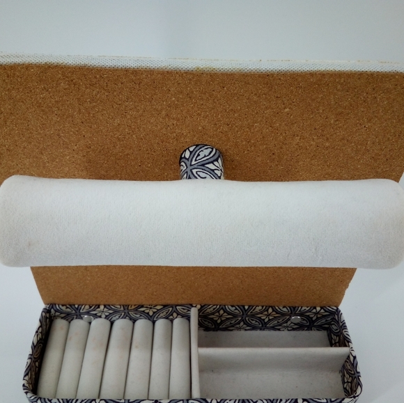 Jewelry Stand w. 3 New Pairs of Colorful Fringe Earrings - Picture 11 of 16